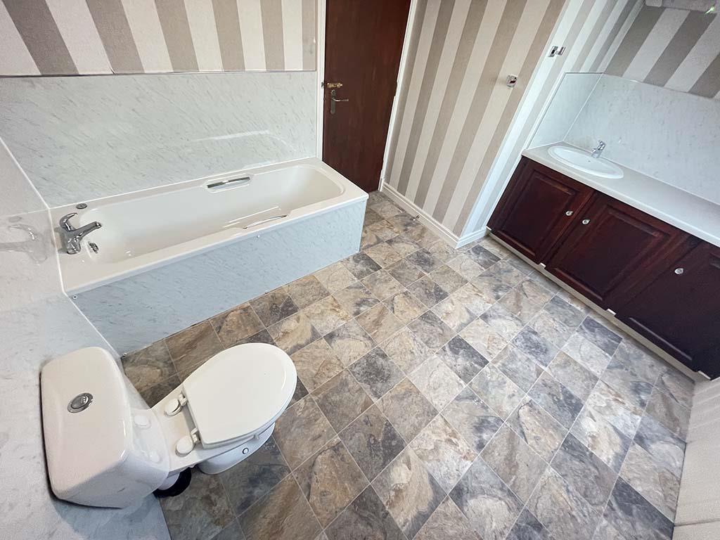 3 bedroom cottage To Let in Gisburn - Bathroom